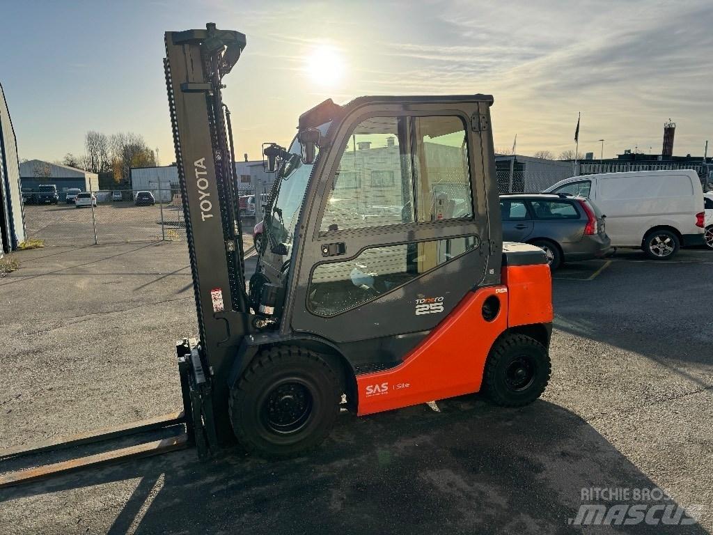 Toyota 52-8FDF25 Дизельні навантажувачі