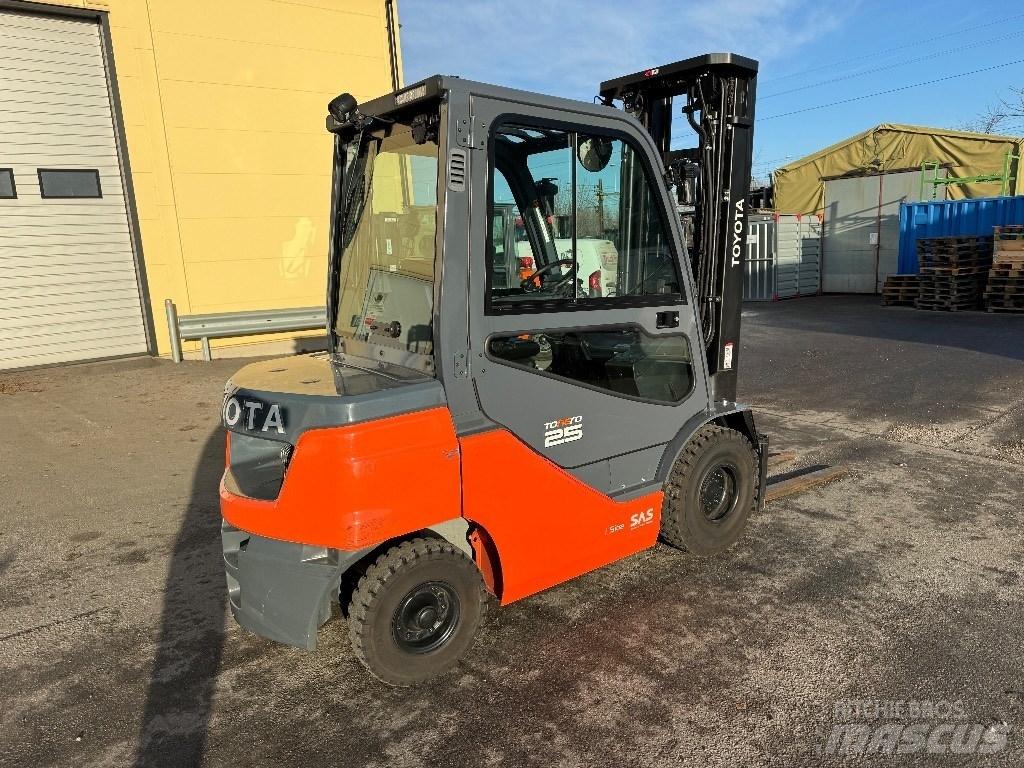 Toyota 52-8FDF25 Дизельні навантажувачі