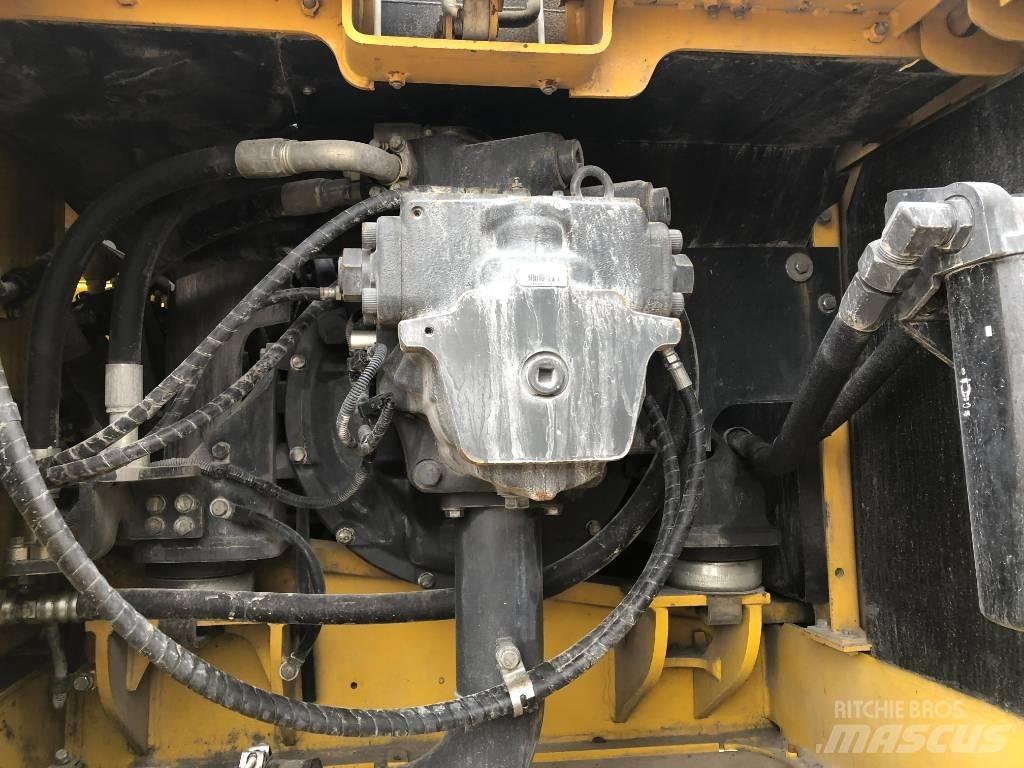 Komatsu 300 -7 Гусеничні екскаватори