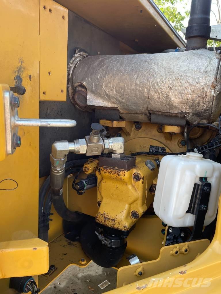 CAT 310 Гусеничні екскаватори