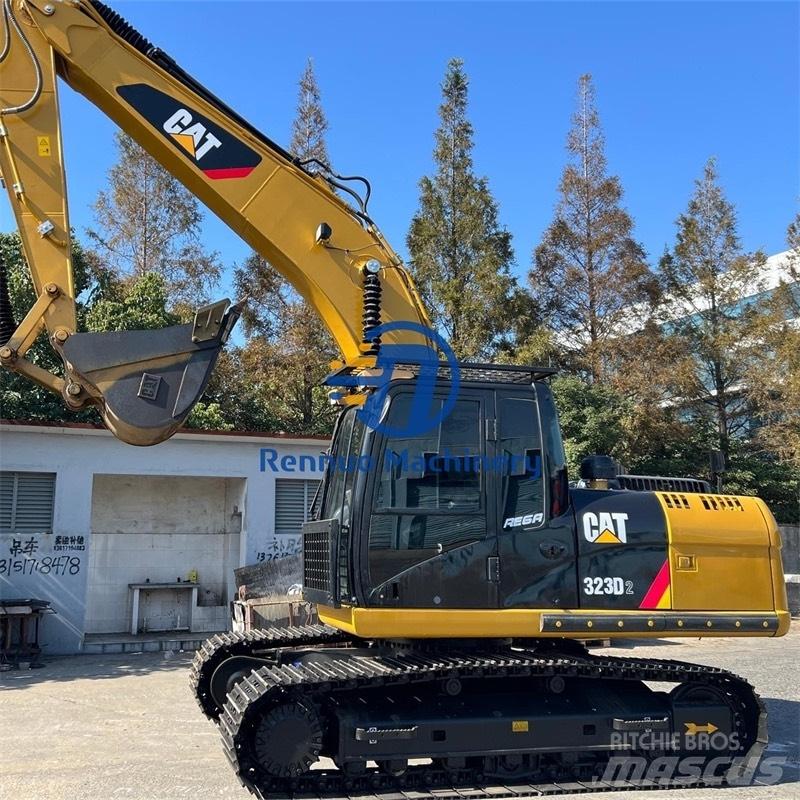 CAT 323D2 Гусеничні екскаватори