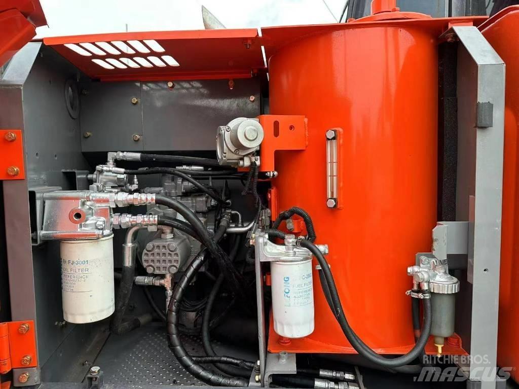 Hitachi ZX 120 Гусеничні екскаватори