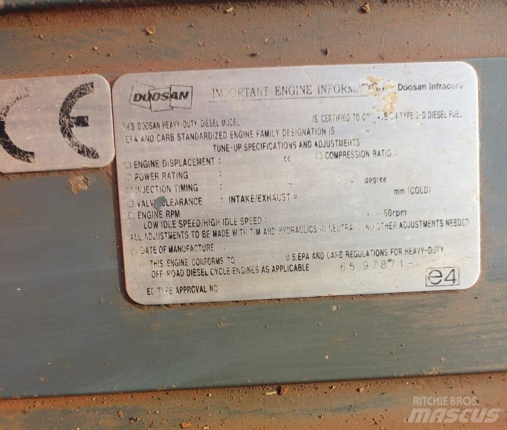 Doosan DX 300 LC-5 Гусеничні екскаватори
