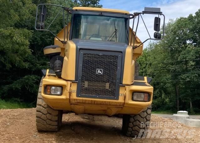 John Deere 300 D Зчленовані самоскиди