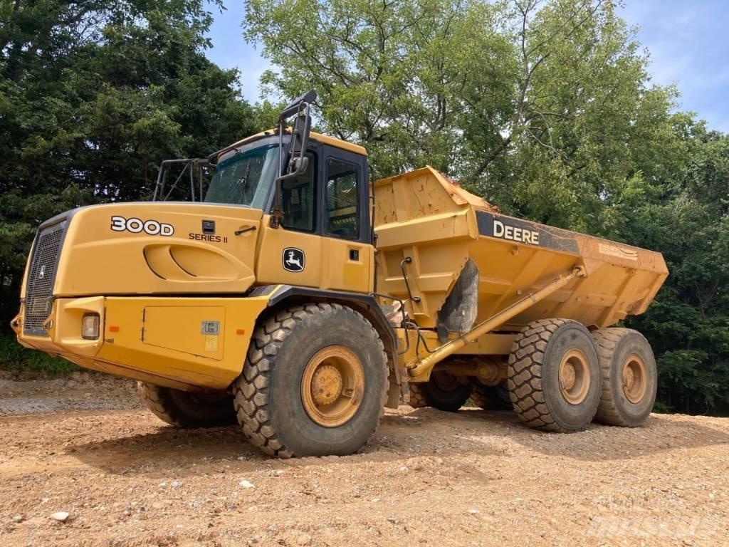 John Deere 300 D Зчленовані самоскиди