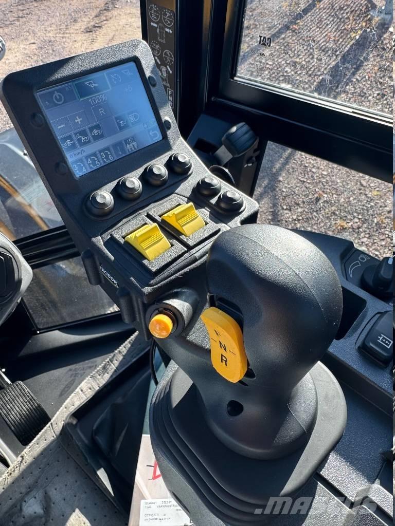 CAT 908 Фронтальні навантажувачі