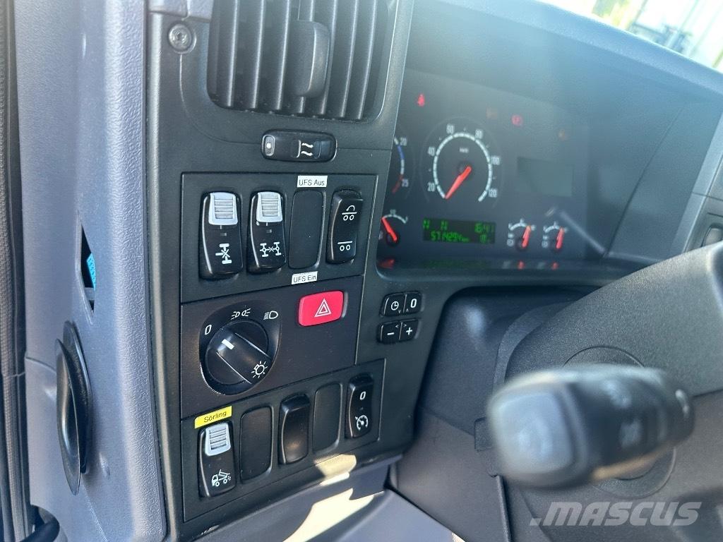 Scania R420 8X4/4 Вантажівки з гаковим підйомом