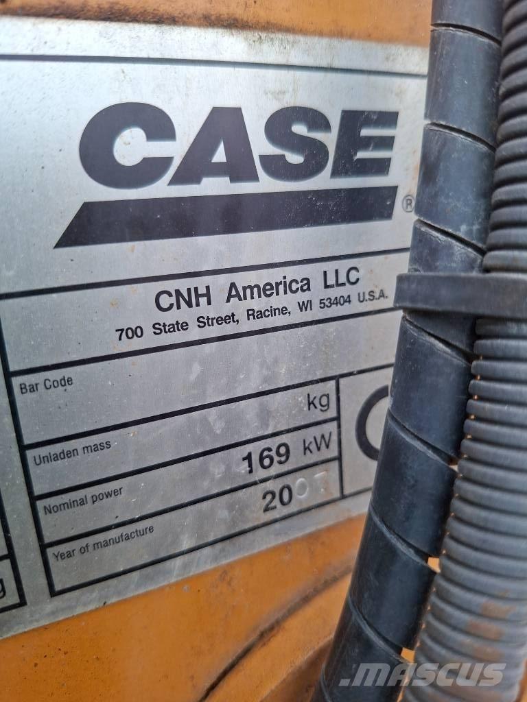 CASE 821 E Фронтальні навантажувачі