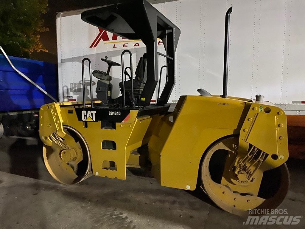 CAT CB 434 D Котки тротуарні
