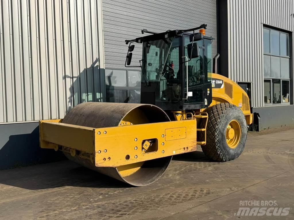 CAT CS64 Грунтові котки