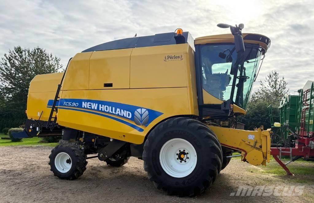New Holland TC 5.90 Зернозбиральні комбайни
