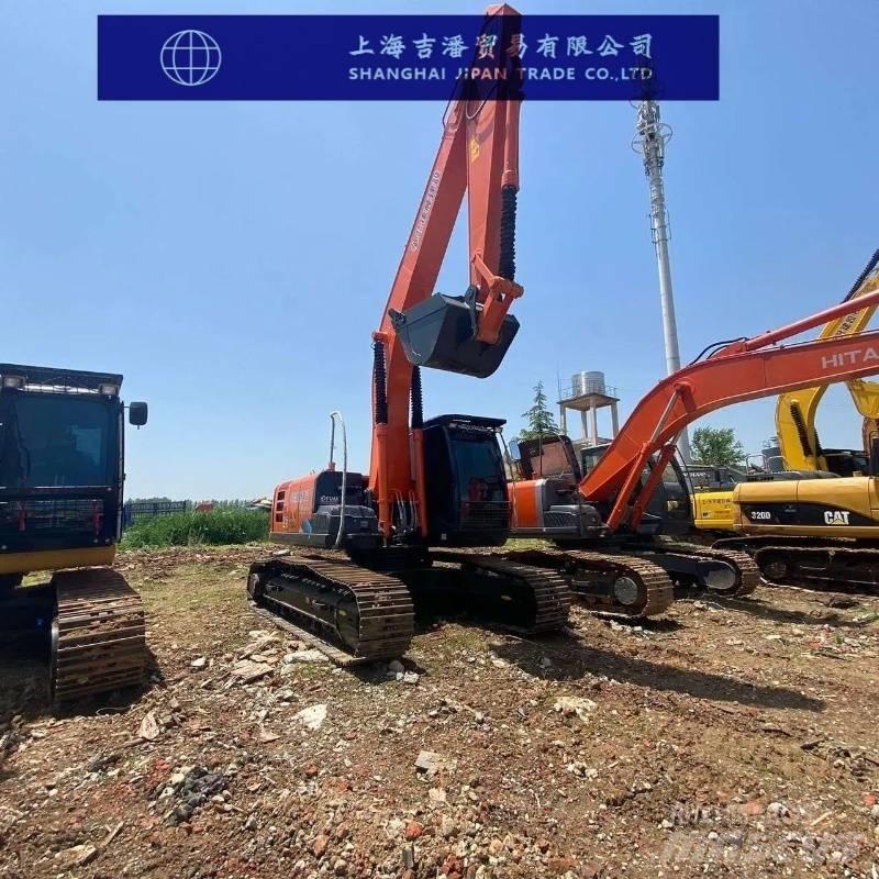 Hitachi ZX 210 Гусеничні екскаватори