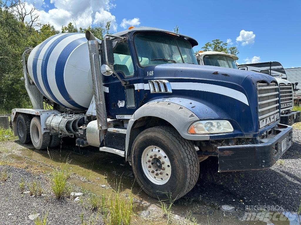 Mack GU 800 Вантажівки / спеціальні