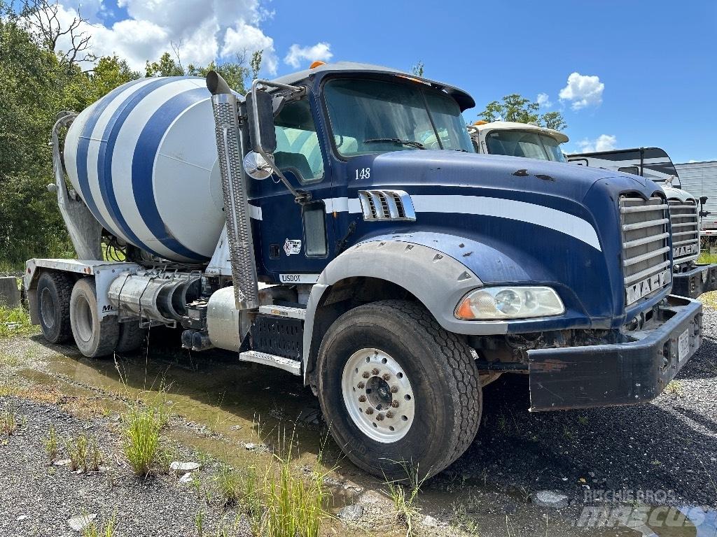 Mack GU 800 Вантажівки / спеціальні