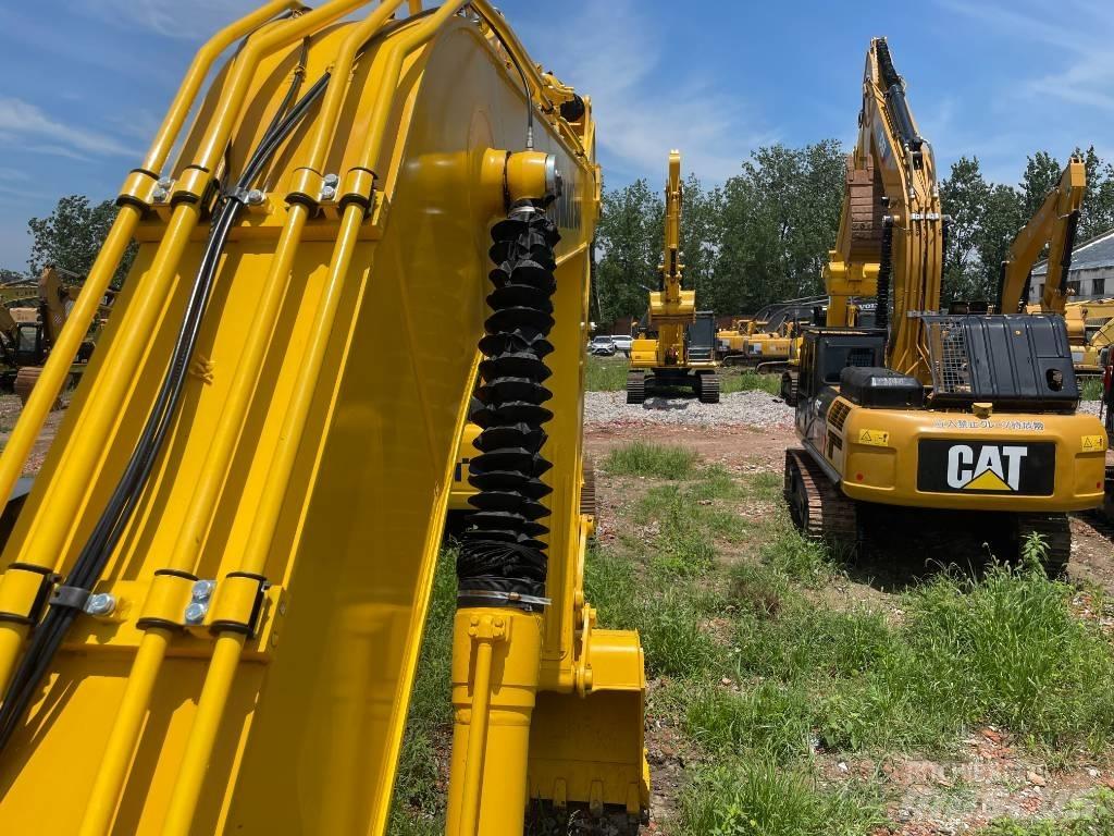 Komatsu PC 220 Гусеничні екскаватори