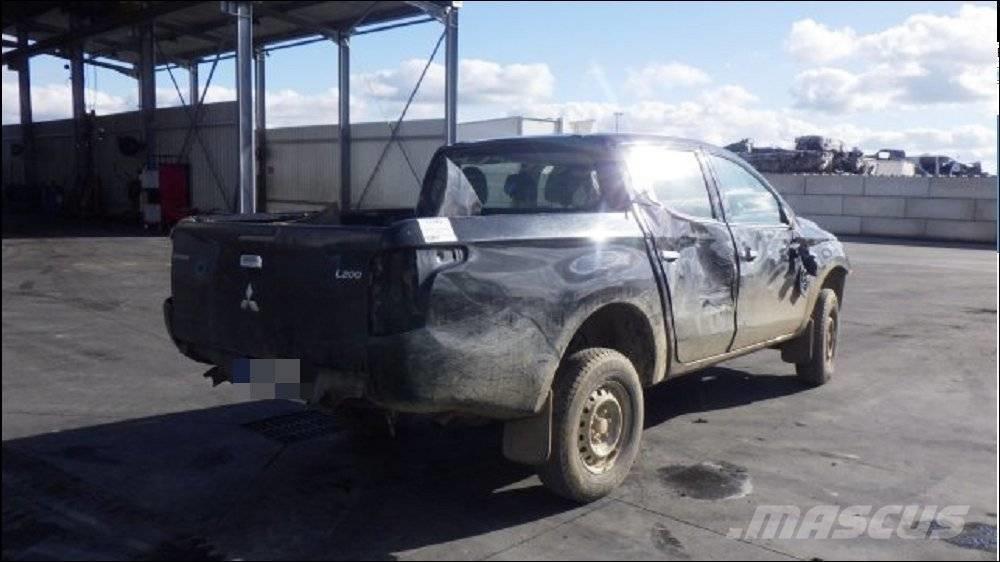 Mitsubishi L 200 4 Пікапи / Бічне розвантаження