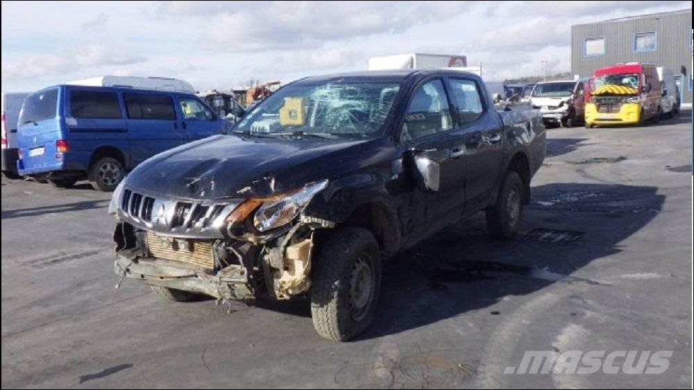 Mitsubishi L 200 4 Пікапи / Бічне розвантаження