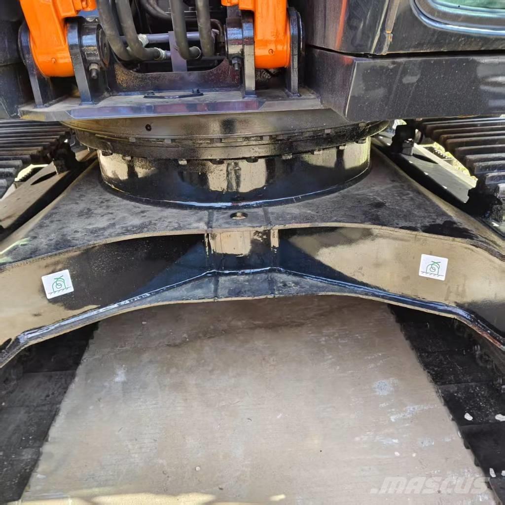 Hitachi ZX 130 LC Гусеничні екскаватори