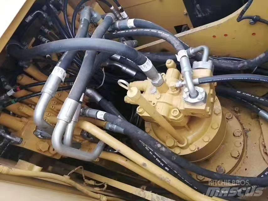 CAT 320 D Гусеничні екскаватори