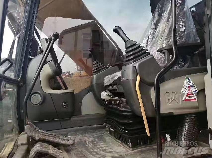 CAT 320 D Гусеничні екскаватори
