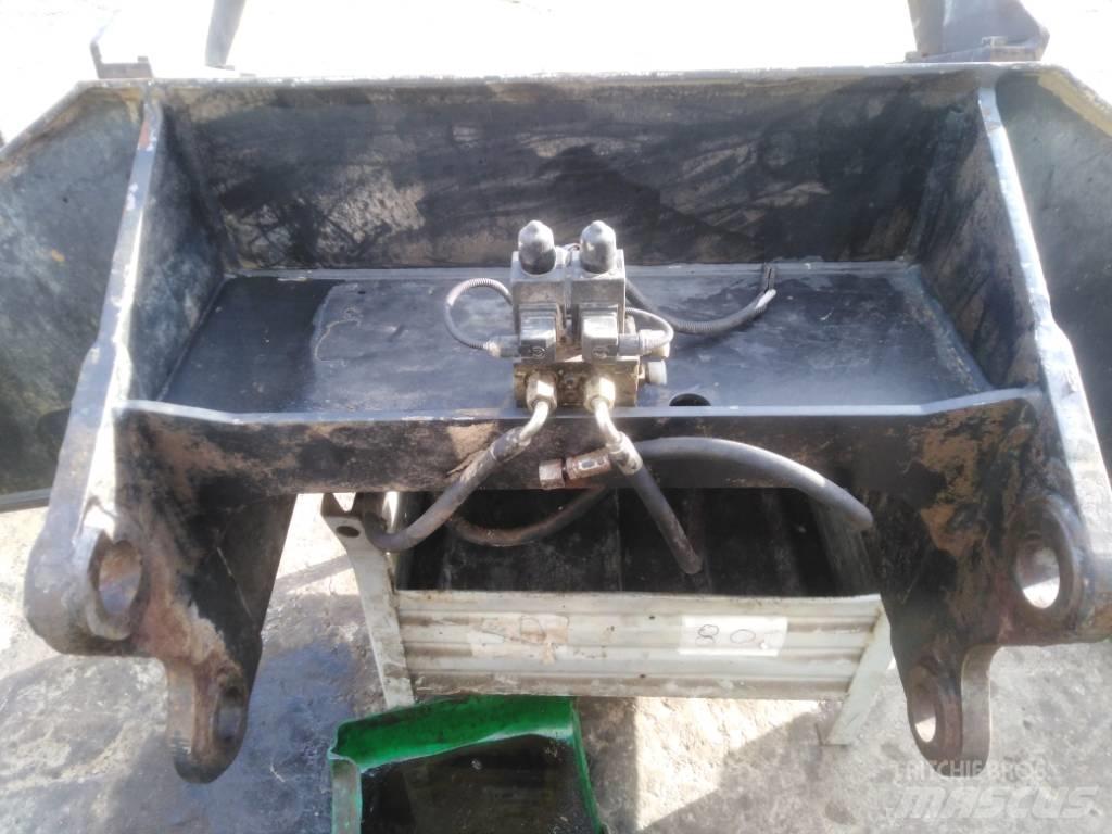 CAT M 318 Шасі