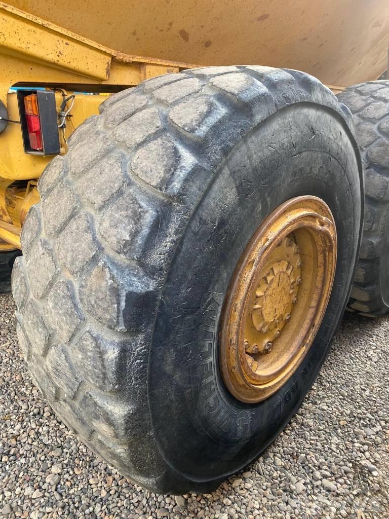 CAT 725 Зчленовані самоскиди