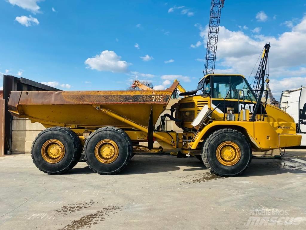 CAT 725 Зчленовані самоскиди