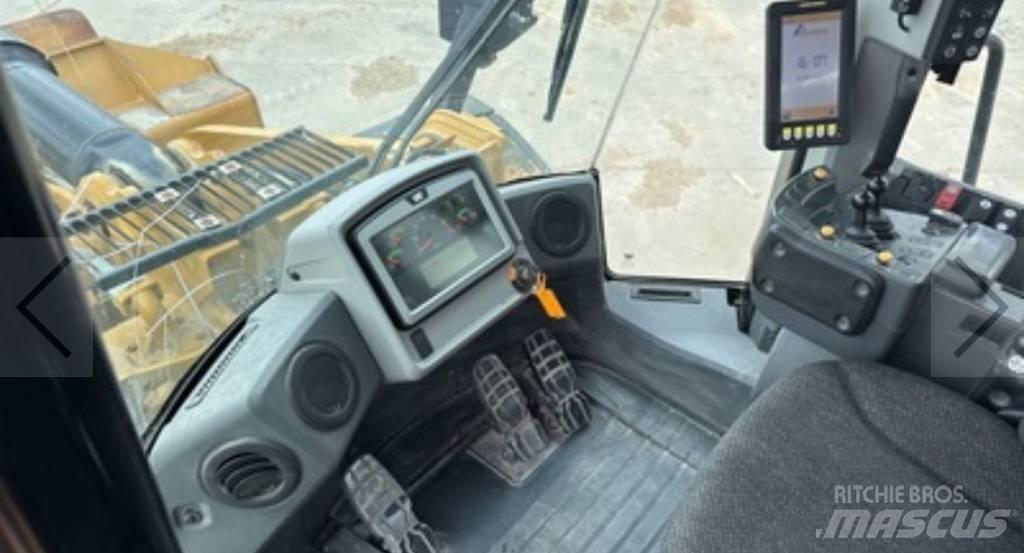 CAT 966 M Фронтальні навантажувачі