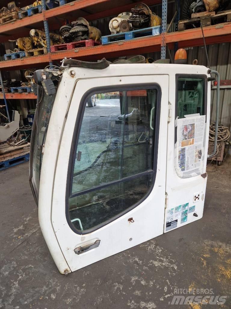 Liebherr A 904 C Кабіна