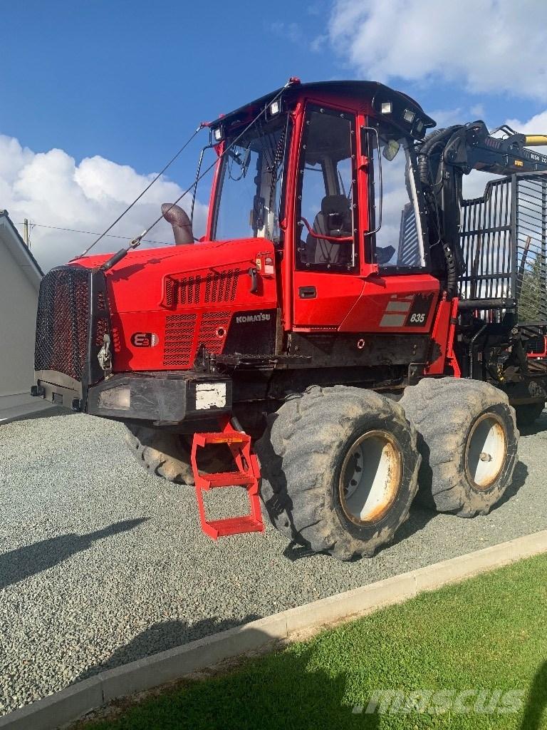 Komatsu 835 Форвардери