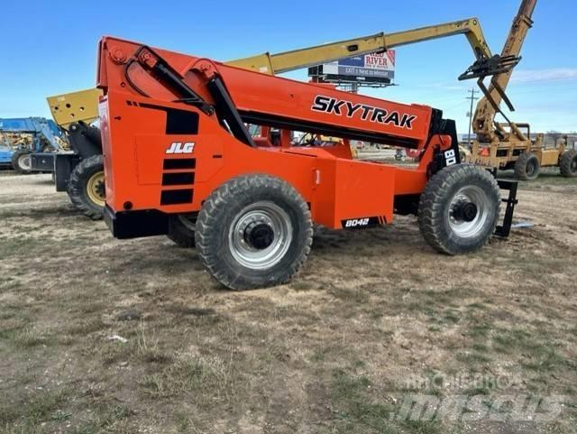 SkyTrak 8042 Телескопічні навантажувачі