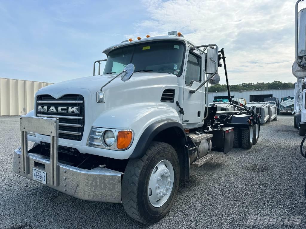 Mack CV 713 Контейнеровози