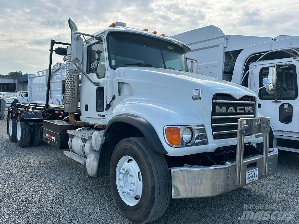 Mack CV 713 Контейнеровози