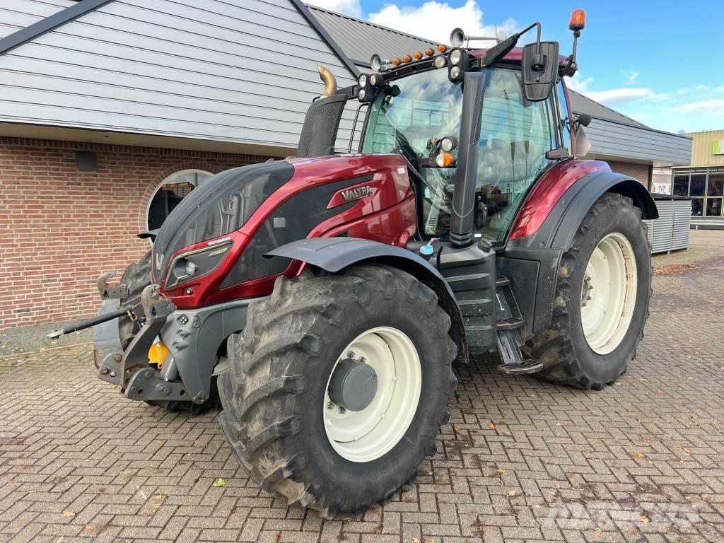 Valtra T 174 Versu Трактори