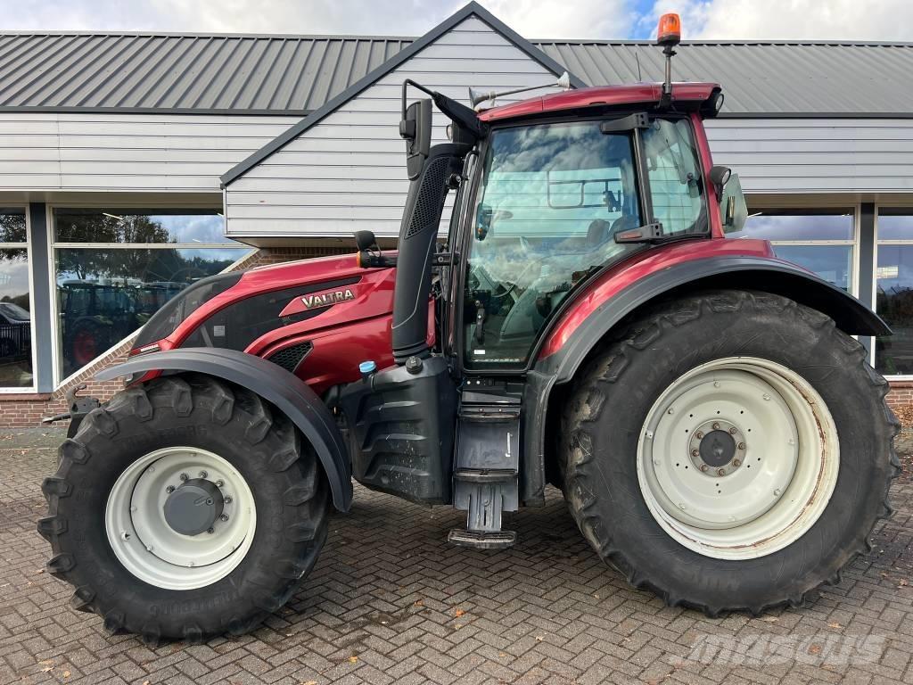 Valtra T 174 Versu Трактори