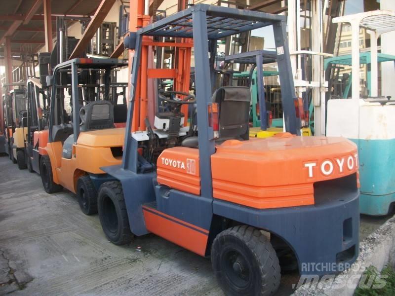 Toyota 5 FD 30 Дизельні навантажувачі