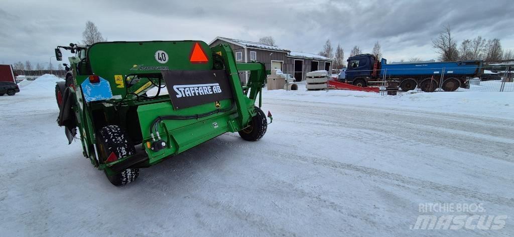 John Deere 835 Косилки-формувачі