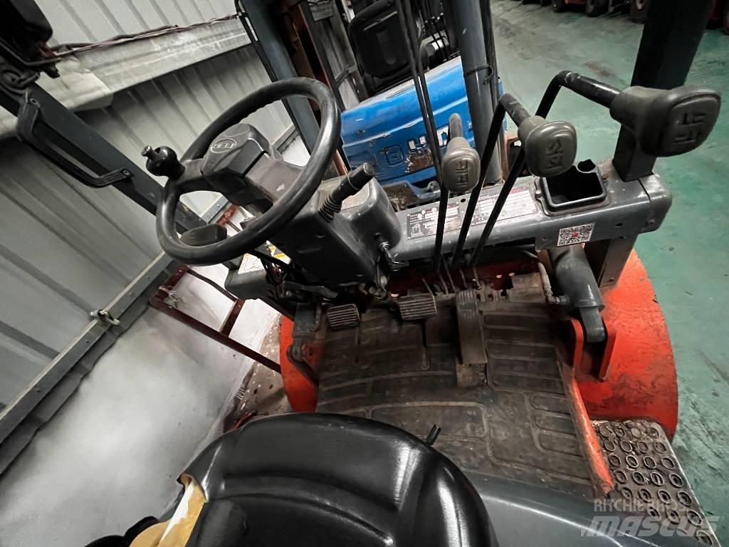 Heli CPCD 30 Дизельні навантажувачі