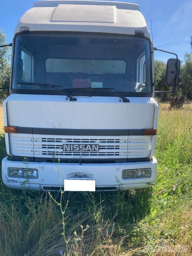 Nissan CAMPER L70 Автодома і житлові автопричепи