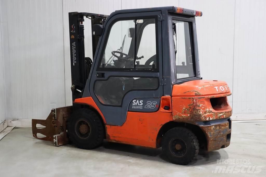 Toyota 62-7FDF25 Дизельні навантажувачі