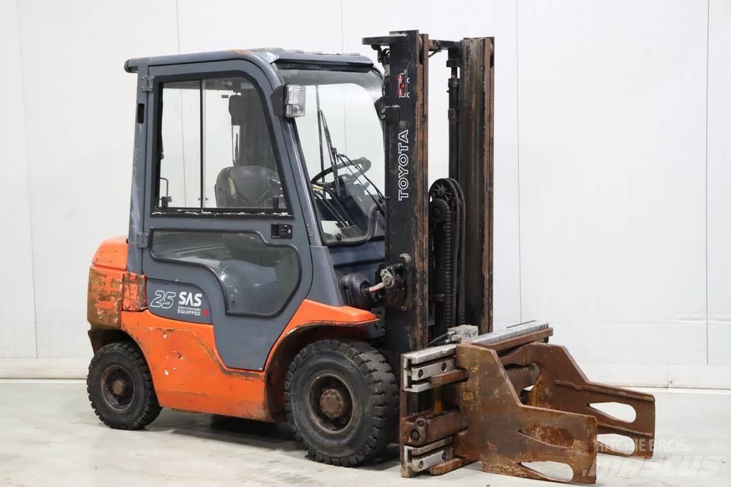 Toyota 62-7FDF25 Дизельні навантажувачі