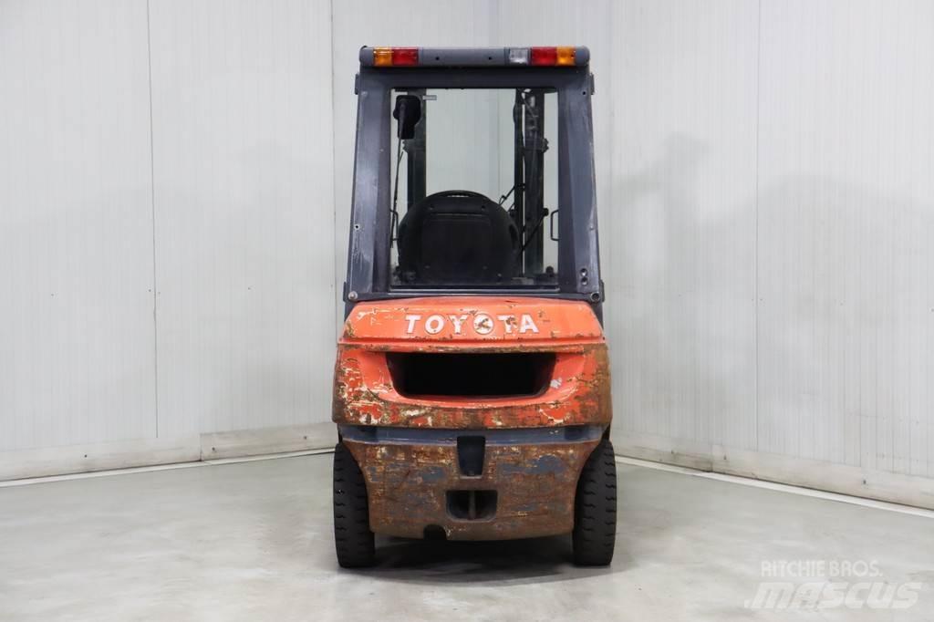 Toyota 62-7FDF25 Дизельні навантажувачі