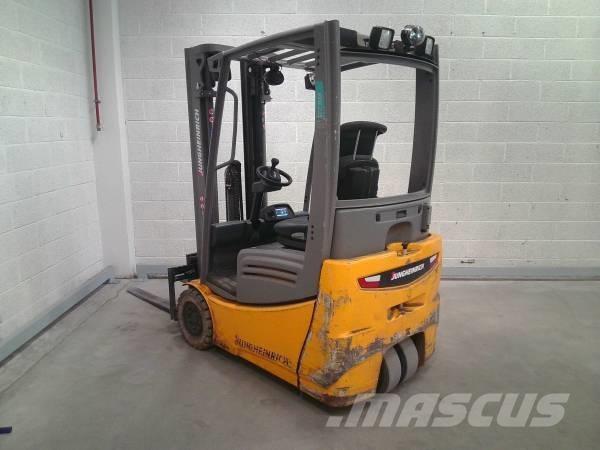 Jungheinrich EFG 215 Електронавантажувачі