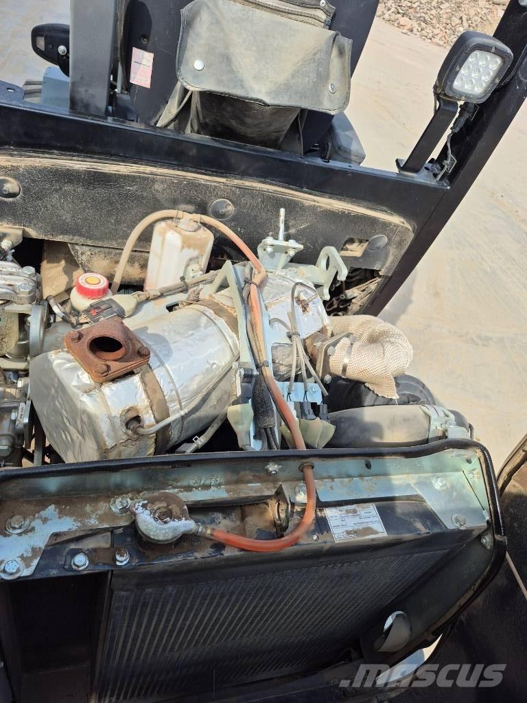 GiANT V 452 T HD Малі навантажувачі