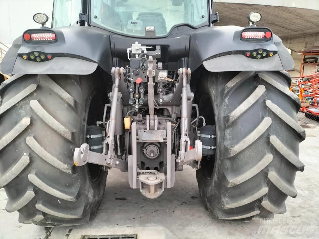 CLAAS Axion 810 Трактори