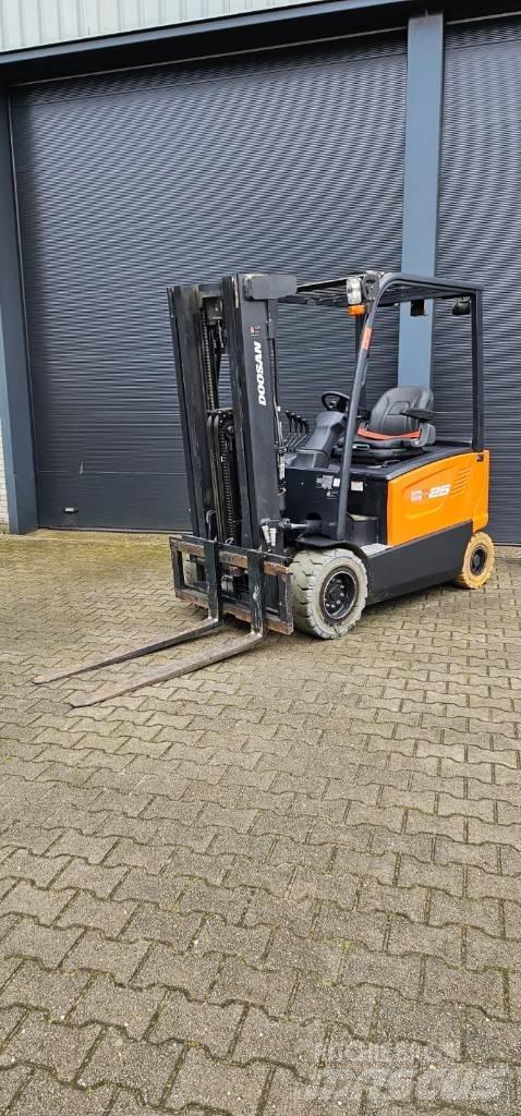 Doosan B 25 X-7 Електронавантажувачі