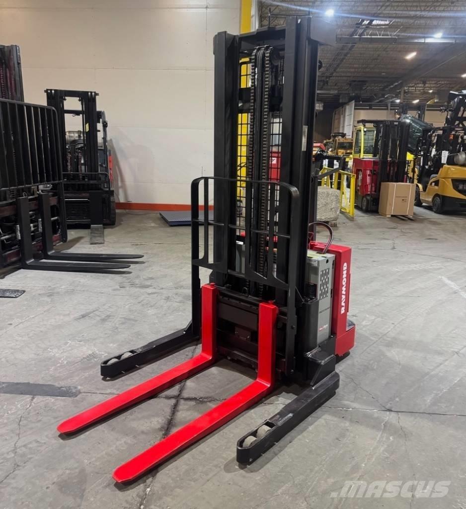 Raymond RSS40 Самохідні електроштабелери