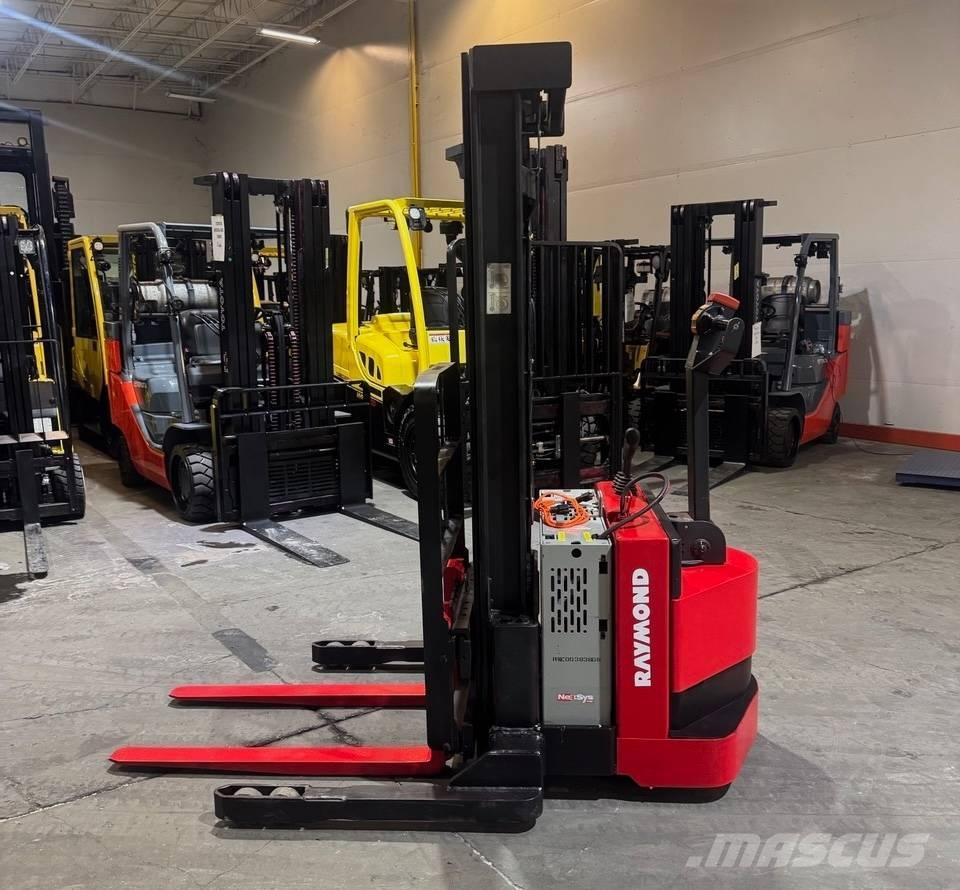 Raymond RSS40 Самохідні електроштабелери