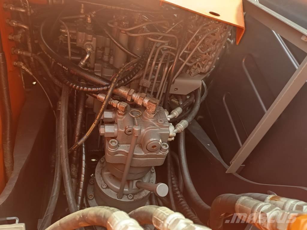 Hitachi ZX 120 Гусеничні екскаватори