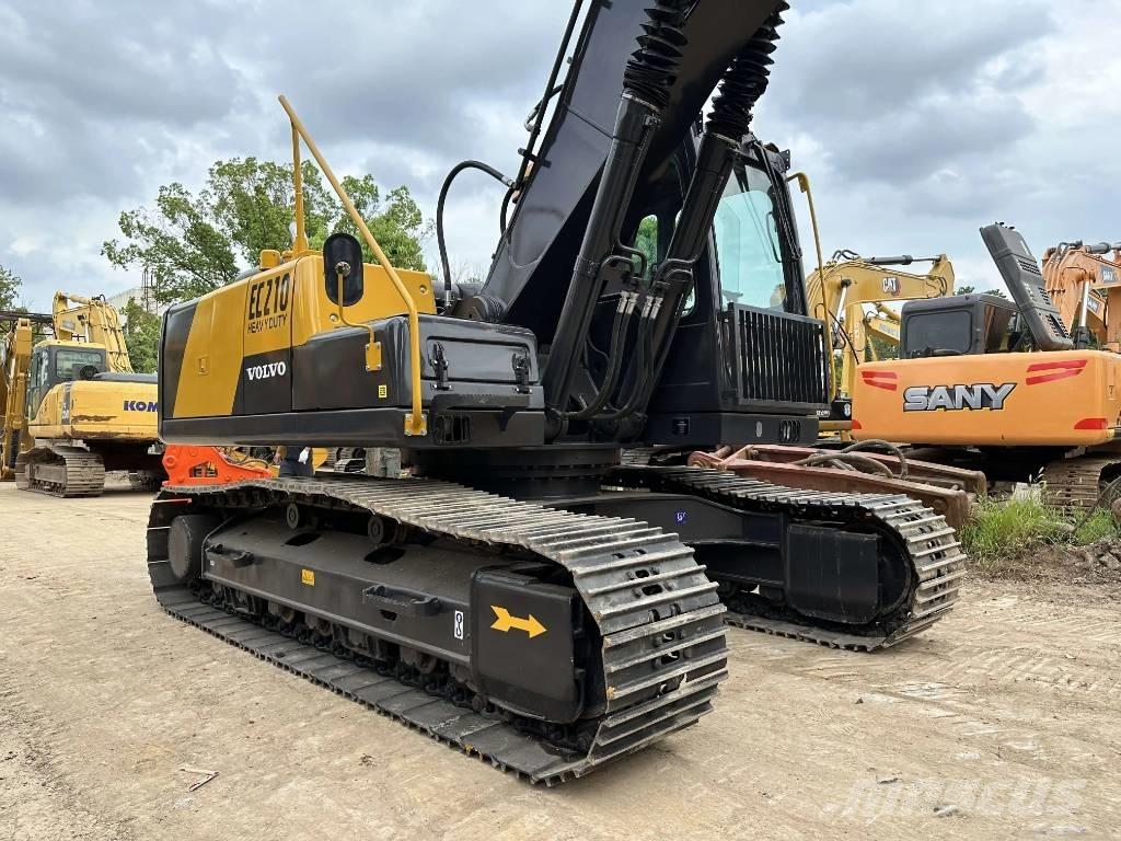 Volvo EC210D Гусеничні екскаватори